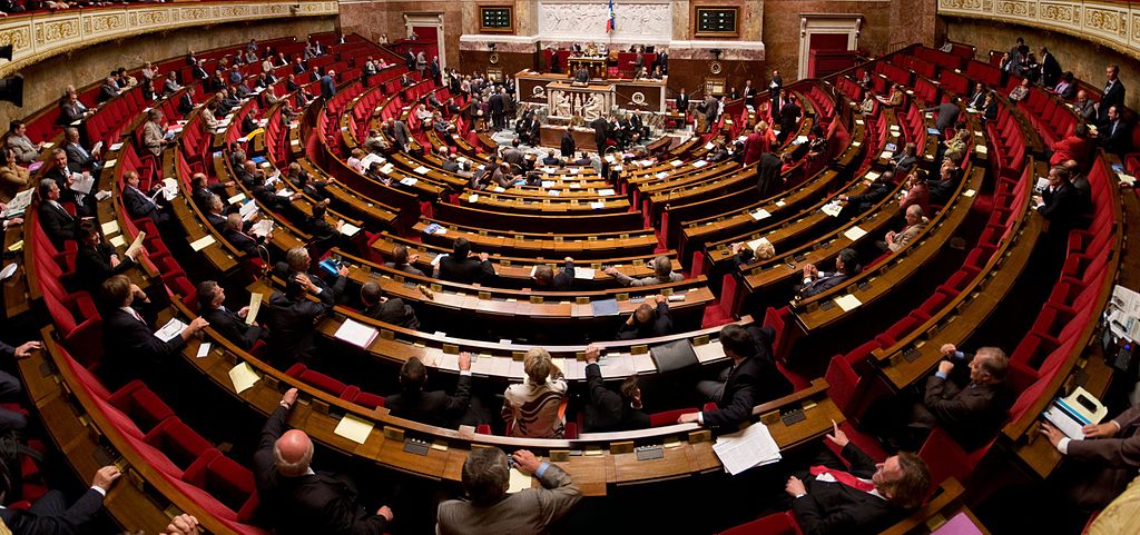1024px-Panorama_de_l’hémicyle_de_l’assemblée_nationale